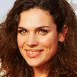 Anna Drijver net worth