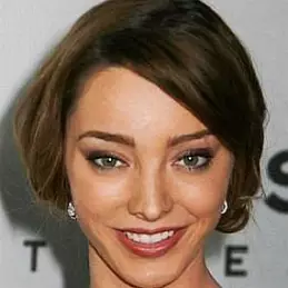 Emma Dumont net worth