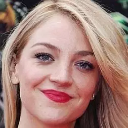 Abby Elliott net worth