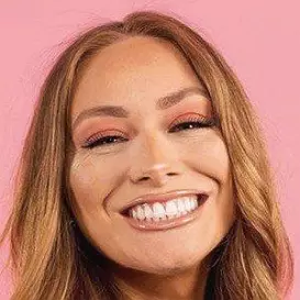 Elz the Witch net worth