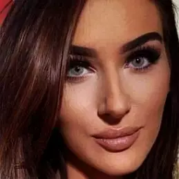 Molly Eskam net worth