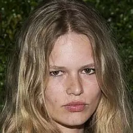 Anna Ewers net worth