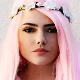 Andrea Fabric net worth