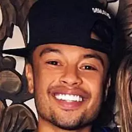 Alfredo Flores net worth