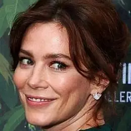 Anna Friel net worth