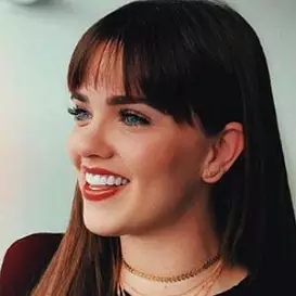 Thali Garcia net worth