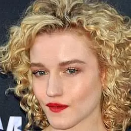 Julia Garner net worth
