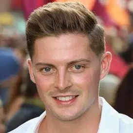 Alex George net worth