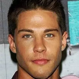 Dean Geyer net worth