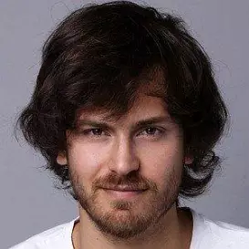 Andres Gil net worth