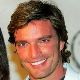 Julian Gil net worth