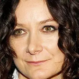 Sara Gilbert net worth