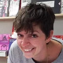 Esther Gili net worth