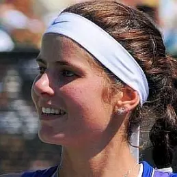 Julia Gorges net worth
