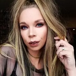 Grav3yardgirl net worth