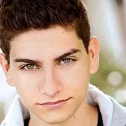 Noah Grossman net worth