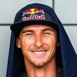 Aaron Hadlow net worth