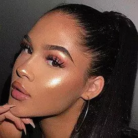 Emma Hallberg net worth