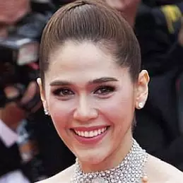 Araya A. Hargate net worth