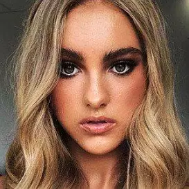 Summer Rose Hart net worth