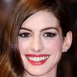 Anne Hathaway net worth
