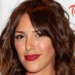 Elizabeth Hendrickson net worth