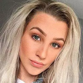 Ellesse Hewitt net worth