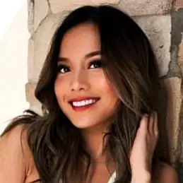 Alexandra Hoang net worth