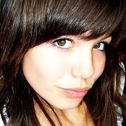 Abbey Hoes net worth