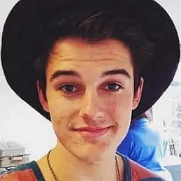 Kenny Holland net worth