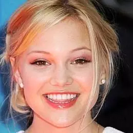 Olivia Holt net worth