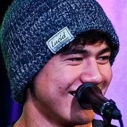 Calum Hood net worth