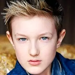 Julian Hott net worth