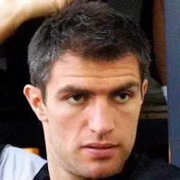 Aaron Hughes net worth