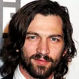 Michiel Huisman net worth