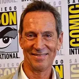 Jonathan Hyde net worth