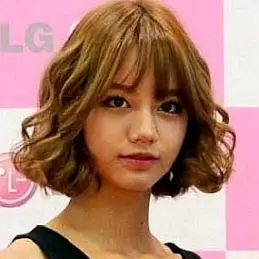Lee Hyeri net worth