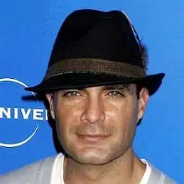 Mauricio Islas net worth