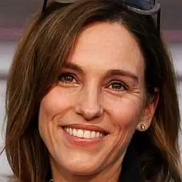 Amy Jo Johnson net worth