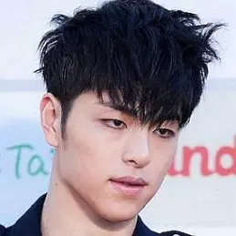 Koo Junhoe net worth