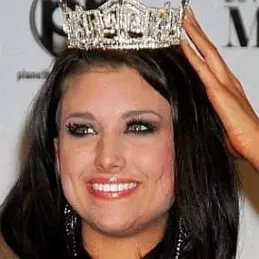 Laura Kaeppeler net worth