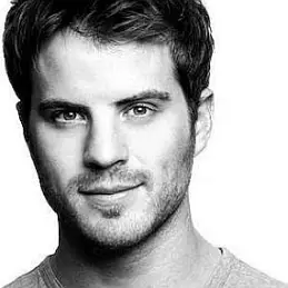 Robert Kazinsky net worth