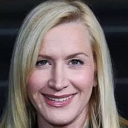 Angela Kinsey net worth