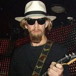 Ena Kostabi net worth