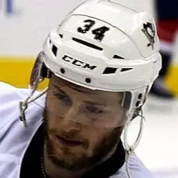 Tom Kuhnhackl net worth