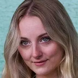 Alexandra Kyle net worth