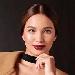 Sarah Lahbati net worth