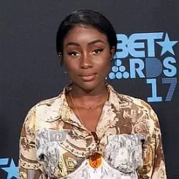 Sandra Lambeck net worth