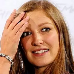 Alexandra Lara net worth