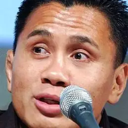 Cung Le net worth